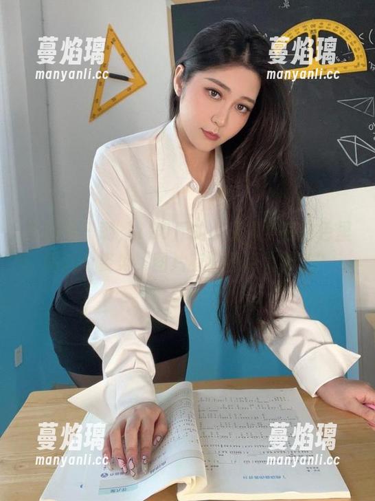 微密圈 - 啊，120斤的小王同学在白色里的这个姿势，图片有没有点太撩了？