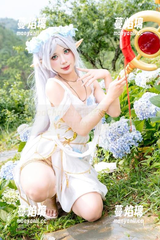 被PoppaChan的吊带迷住了，最新套图时尚与幻想的交汇处！