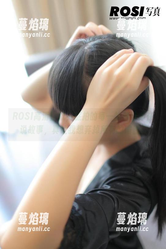 ROSI高清壁纸，旅拍的每一帧都好像在说故事，真让我想弃掉所有的喧嚣...