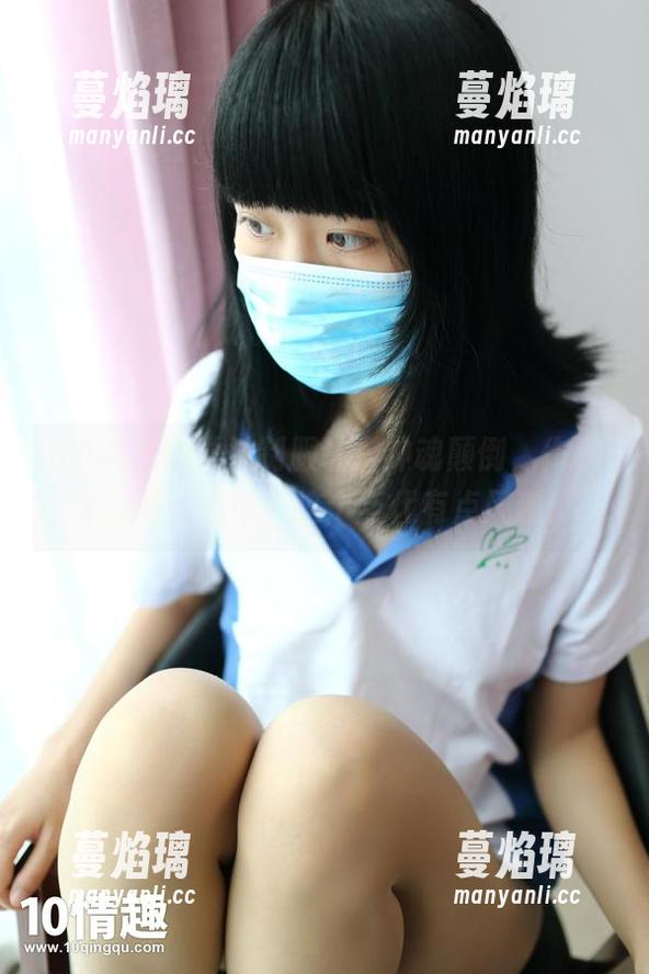ROSI的嫩学妹制服让人神魂颠倒，作品集必看，哈哈，这个年代有点风趣！