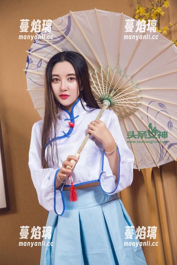 TouTiao头条女神 - 当林依依遇上白色，写真壁纸里藏着的神秘感！