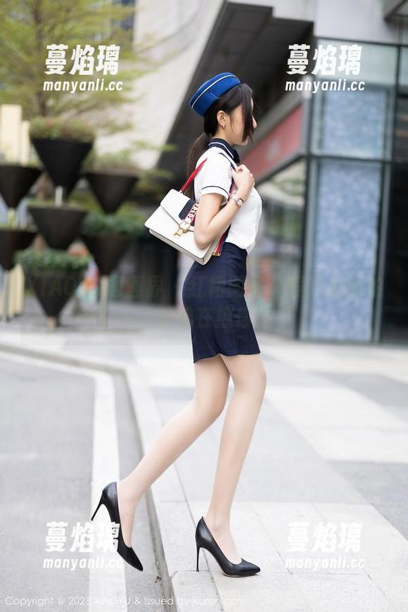 XIAOYU语画界-程开心 XIAOYU语画界 - 红裙图集:程开心私拍,仿佛在撩你?