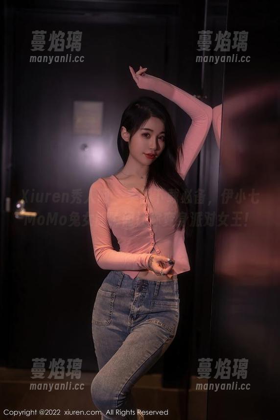 Xiuren秀人网-伊小七MoMo Xiuren秀人网 - 美图下载必备,伊小七MoMo兔女郎瞬间让你变身派对女王!