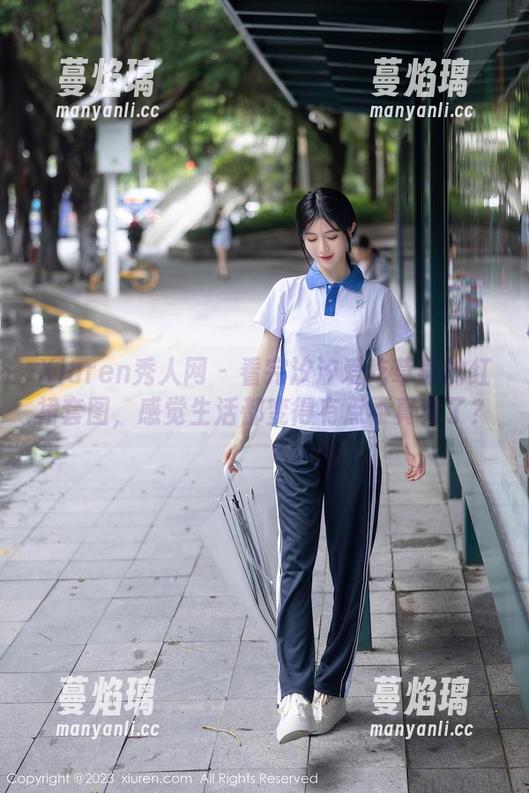 Xiuren秀人网-汐汐爱吃草莓 Xiuren秀人网 - 看完汐汐爱吃草莓的红裙套图,感觉生活都变得有点不真实了?
