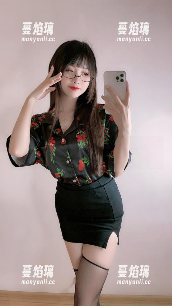 miko酱ww带来的能代女仆写真，这不就是我心中那位‘女王’的完美写照吗？