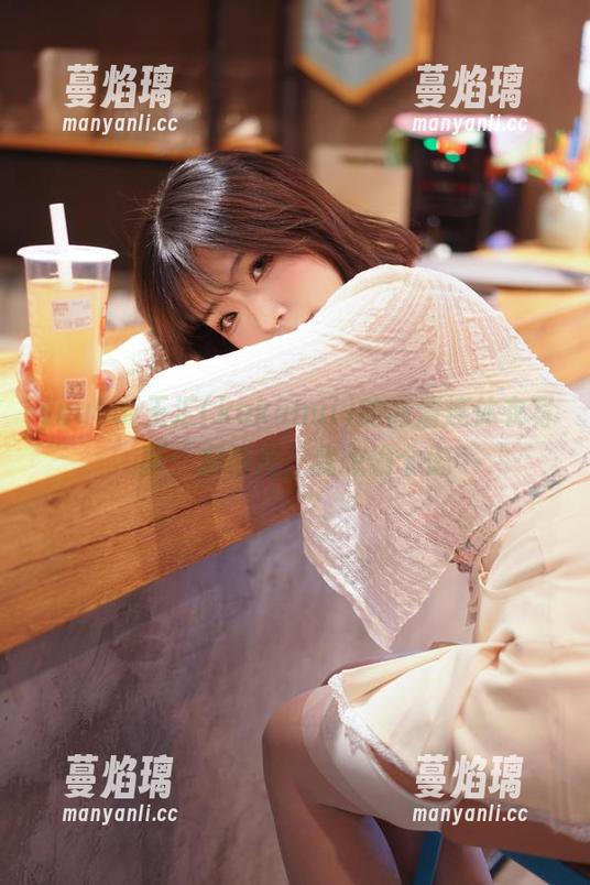 yuuhui玉汇(kokuhui)的高清连体衣写真：那瞬间，我想偷个懒