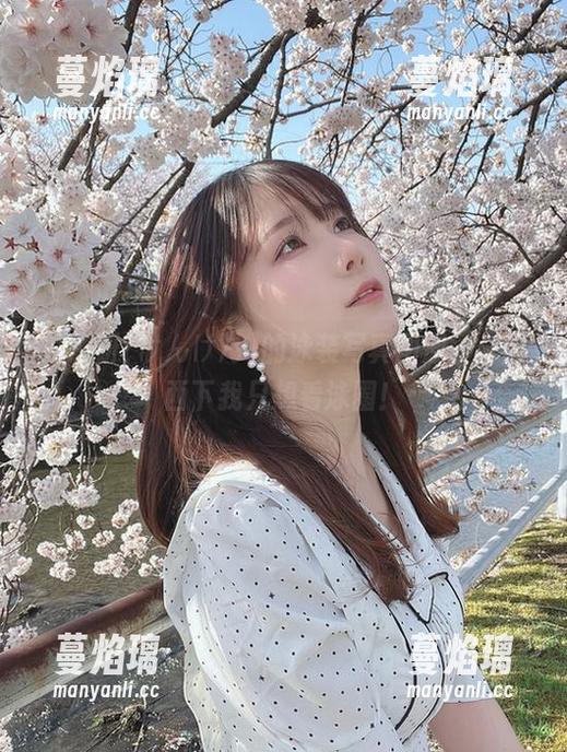 けん研(けんけん)的泳装写真图册，夕阳西下我只想看泳圈！