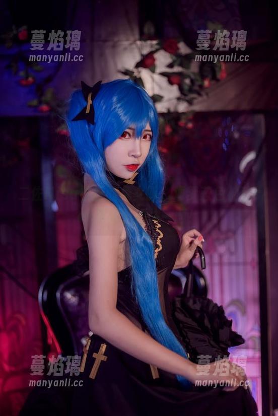 二佐Nisa妆扮的兔女郎，海梦蓝色神秘cos更新，心头一颤！