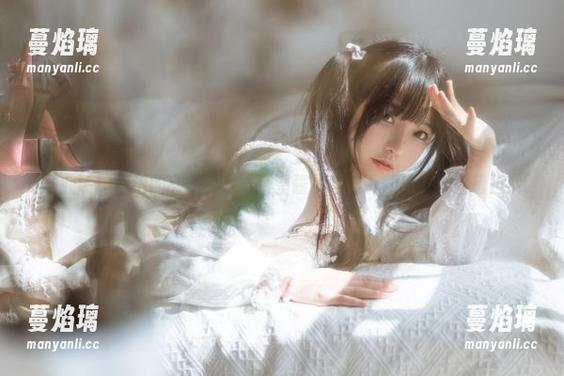 职业装与生活的交错：六味帝皇酱的写真下载绝对不容错过！