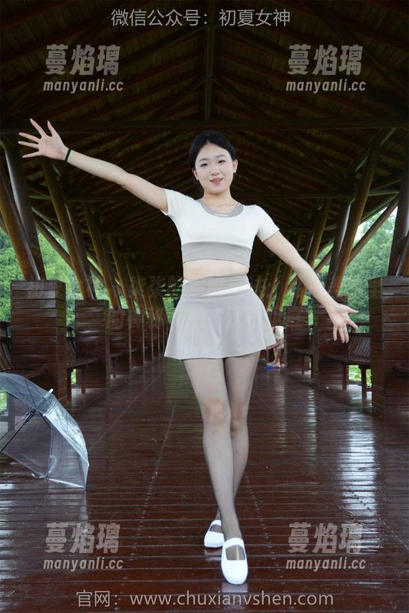 初夏女神-柒柒 初夏女神 - 柒柒的黑暗魔法:私拍美图里的神秘气息,深不见底