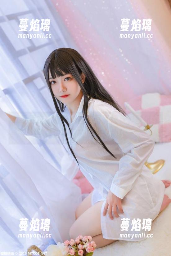 草莓睡衣，喵糖映画的写真惊喜，壁纸让身边瞬间充满少女心！
