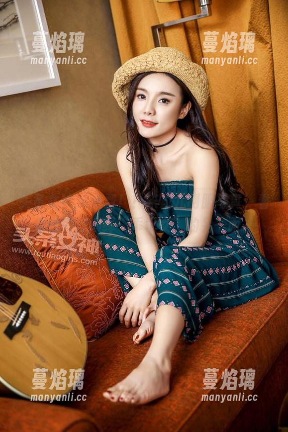 头条女神 - 免费！！米粒儿制服写真，看看她如何演绎“乖乖女”的另一面。