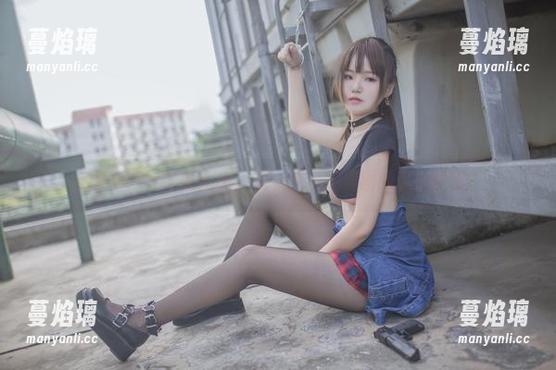 宅夏yoko与黑丝JK：那一抹私拍美图的夏日悸动！