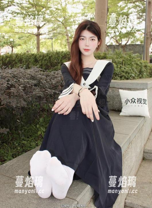 小众视觉 - 珂老师的红裙，高清原图，感觉像在午后阳光下摇曳，真想一直驻足观看！