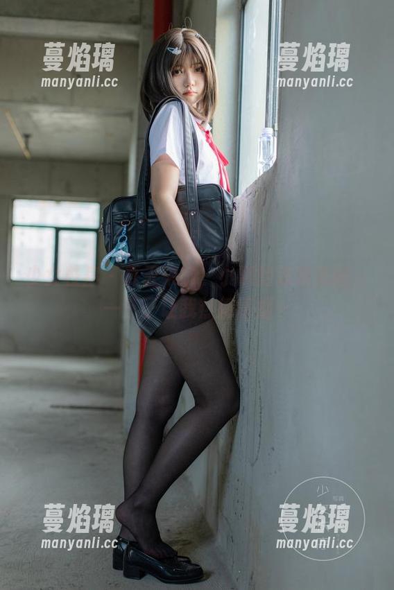 少女秩序 - 夏天来啦，小满的泳装美图，一下子让我热得冒烟…