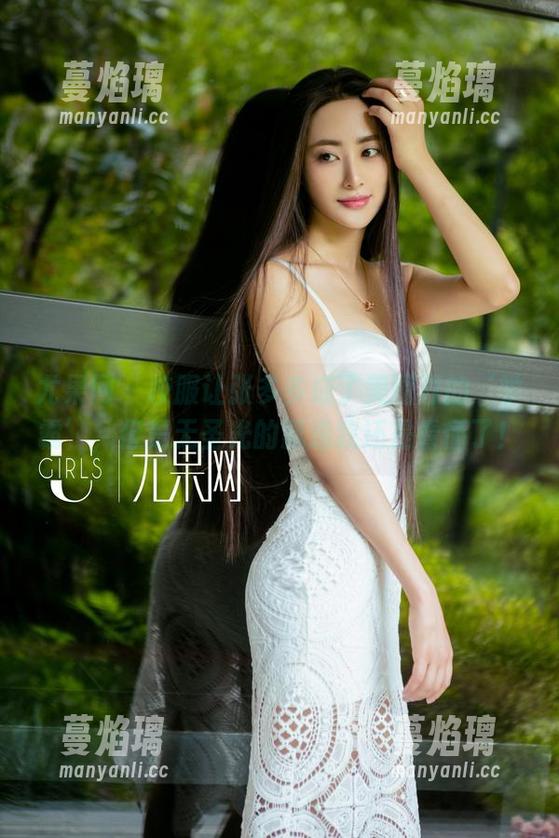 尤果网 - 校服让张多多成了美图界的‘学霸’，但是无圣光的飘逸我还是看懂了！