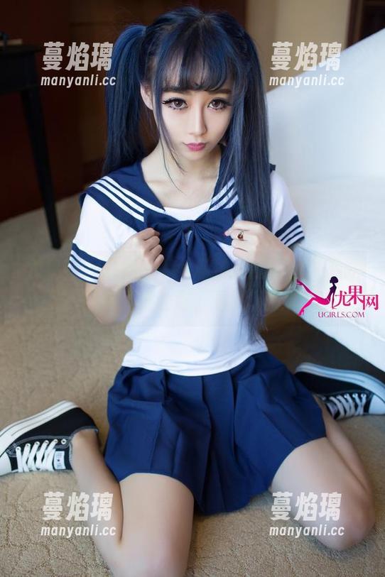 尤果网 - 欣杨Kitty私拍美腿套图：不说了，压根儿没注意，看到了腿就好！
