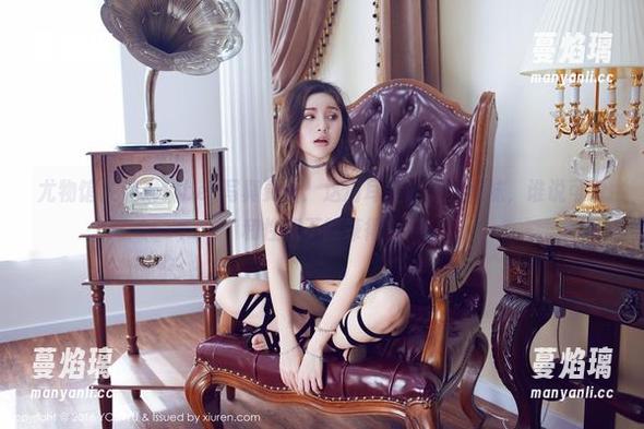 尤物馆 - 潘琳琳ber写真更新：这猫耳装配蕾丝网袜，谁说可爱和性感不能兼得？