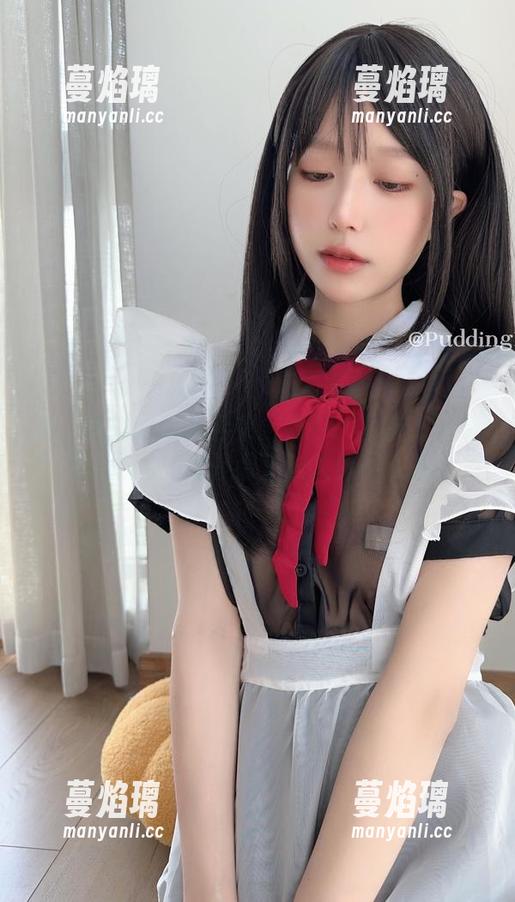 布丁大法的写真合集：衬衫、吊带、还有那条黑丝…真是看了让人停不下来。