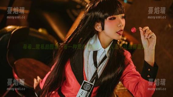 希希_啾私拍图集：有一种皮衣的魔力，让人忍不住想要靠近。