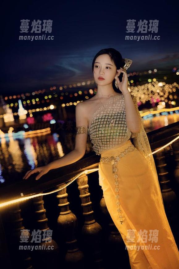 年年Nnian 年年Nnian又来了,果然《广寒宫》的壁纸是真香,照片拍得越来越有感觉!