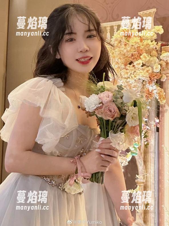 御子Yumiko学妹的免费套图——一键下载，快乐加倍！