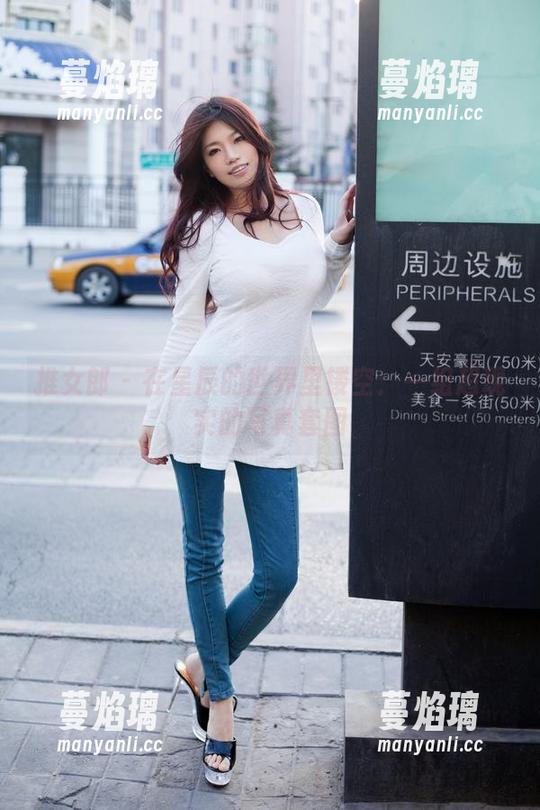 推女郎 - 在星辰的世界里镂空：一组超现实的写真套图