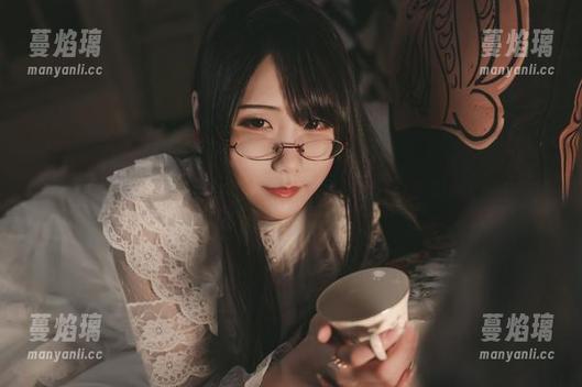 晓美妈的狐巫女美图：壁纸界的新晋女神降临！