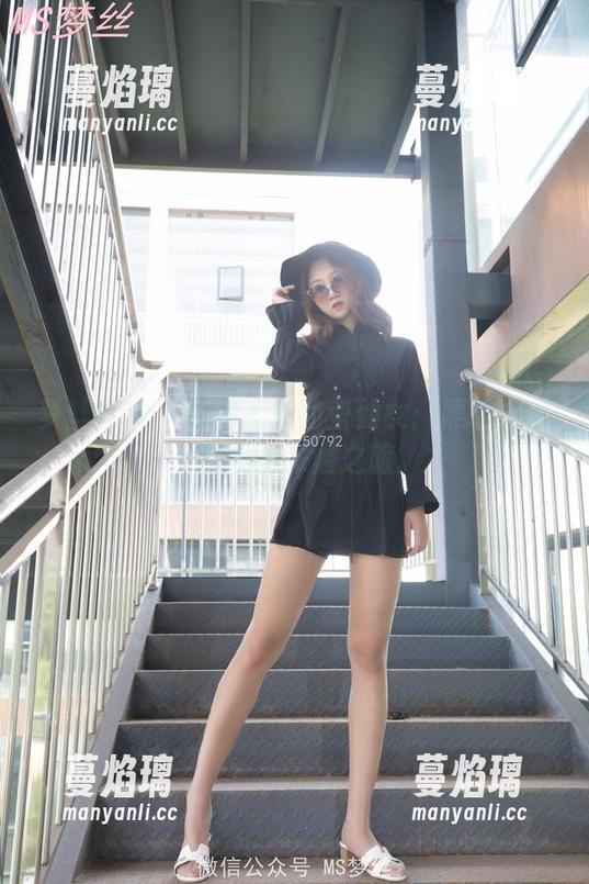 梦丝女神 - 黯淡无光的莹仙女：黑色之美，原图的深潜之旅。