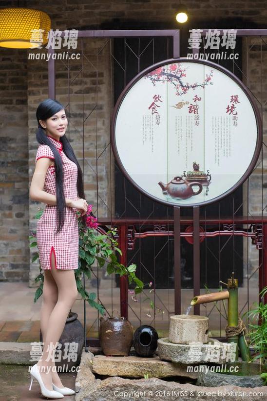 爱蜜社 - 壁纸不再孤单：乐乐Mango的双人美图，让你的桌面也来个小聚会！