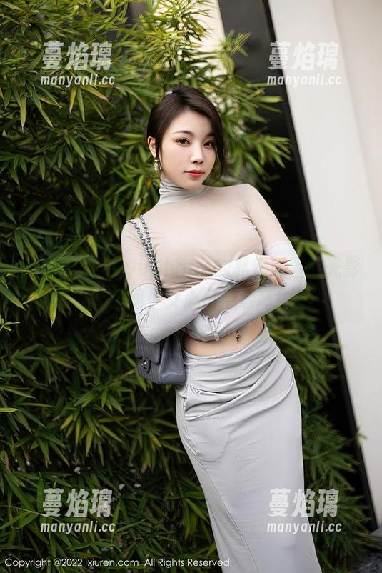秀人网-HeyuZhang 秀人网 - HeyuZhang的私房美图,光影交错间少女心吊得老高!