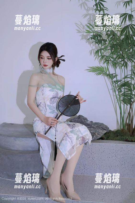 秀人网-奶茶味的包子 秀人网 - 这私房美图真的是太诱人了!奶茶味的包子和肉丝的组合,居然让我有种想咬一口的冲动。