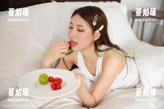 秀人网-艺轩 秀人网 - 图册揭示:艺轩万圣节的每一帧都像是夜色中的微光