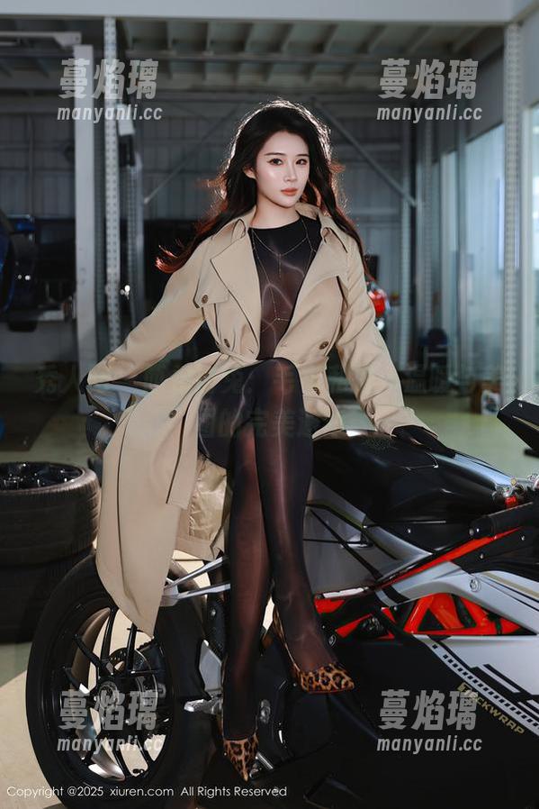 秀人网 - 西希白兔：毛衣私拍，温暖与美图的完美邂逅
