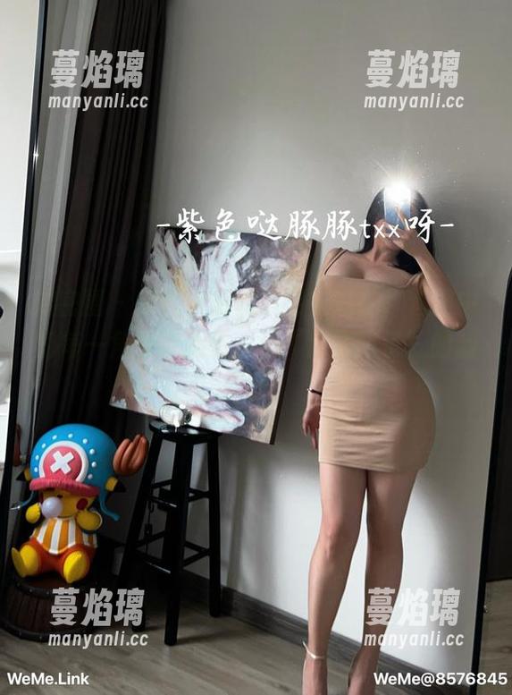 微密圈 - 紫色哒豚豚的毛衣私拍，套图中的每一角度都透着一种‘我太萌了’的幽默感！