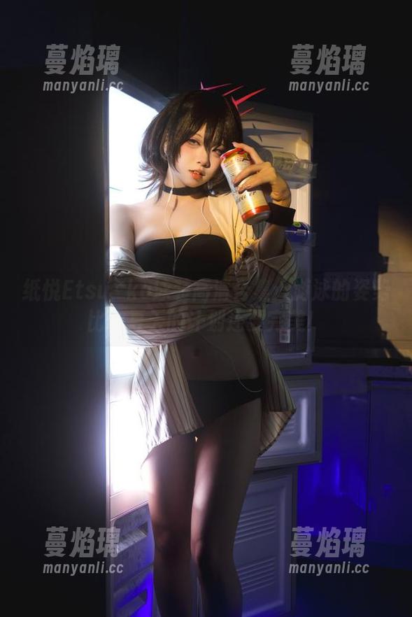 纸悦Etsu_ko泳装高清合集：游泳的姿势比你夏天的计划还要完美！