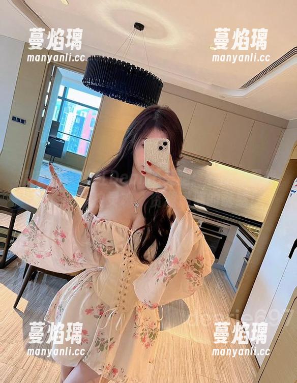 微密圈 - 脸红Dearie美腿：在原图里找到你的腿控灵魂，资源满满的诱惑！