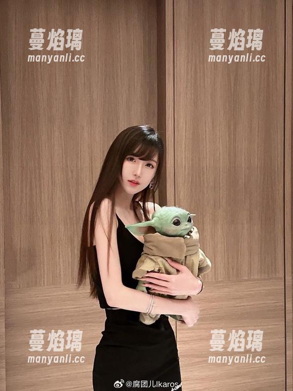 腐团儿Ikaros最新写真集来了，温柔一夏，谁能抗拒这种魅力？