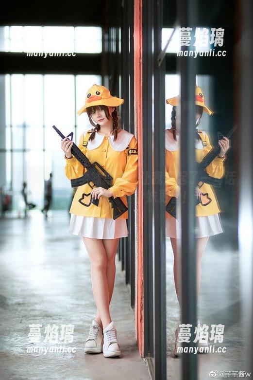 芊芊酱w的学妹写真：让我想起了一句话，书虽好，但学妹更香！
