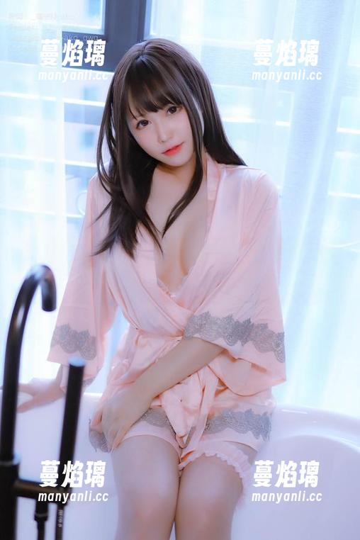 荒井喵喵 荒井喵喵短裙写真,让你的网盘也加入时尚潮流