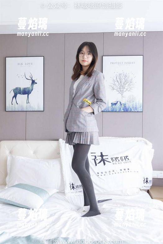 袜啵啵 - 小沫的肉丝写真：脚尖透明款？我开始怀疑自己是不是老土了！