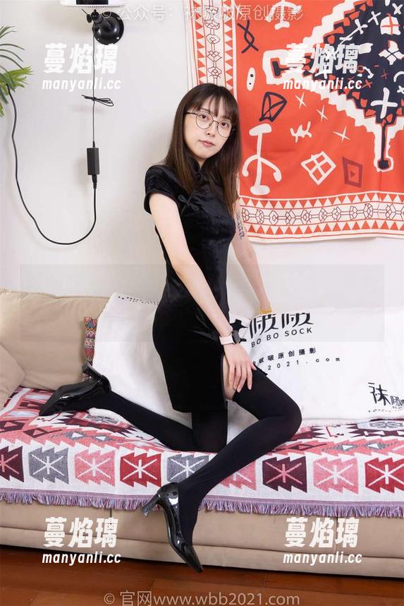 袜啵啵 - 小甜豆的花絮版写真大赏，黑色渔网袜的分享没在害羞！
