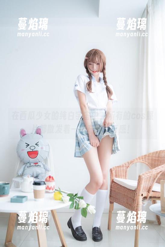 在西瓜少女的纯白宇宙中，所有的cos照片都散发着一股奇异的萌感！