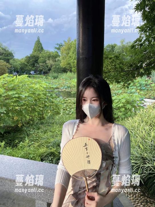 微密圈 - 软妹小九九眼镜大揭秘：定制细节，作品背后的玩味与俏皮。