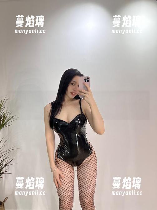 铁锤姐姐 微密圈 - 厨房的铁锤姐姐与浴室淋浴的碰撞——那些隐藏的照片故事