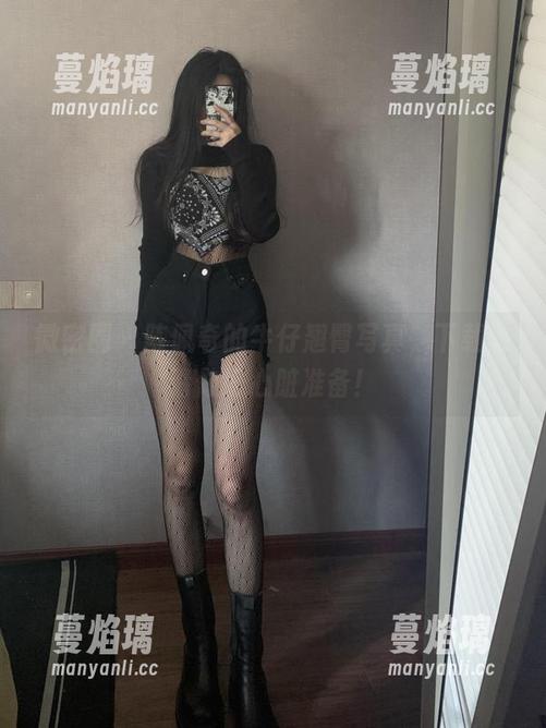 微密圈 - 陈佩奇的牛仔翘臀写真，下载前请做好心脏准备！