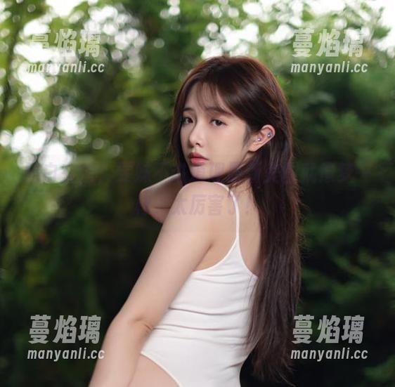 黑白交织，雯妹不讲道理最新美图就像梦一样，太厉害了！